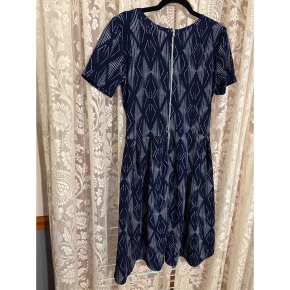 LuLaRoe Large Amelia Dress Diamond Print Short Sleeve Pockets Zip Stretch EUC - Picture 3 of 13